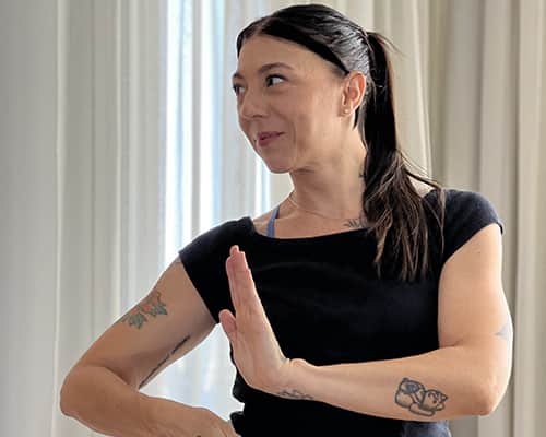 Connie - Instructora de Yoga